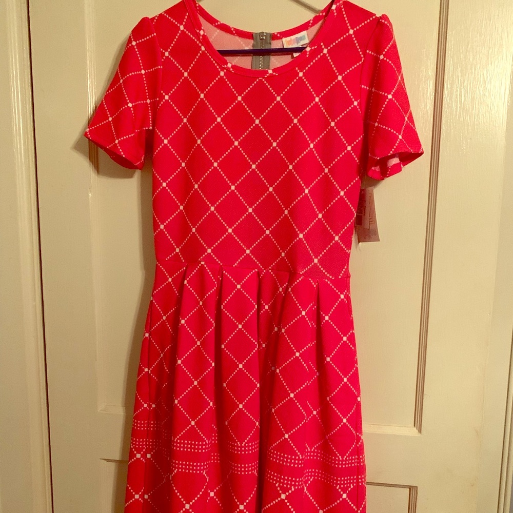 LuLaRoe Dipped Amelia NWT Medium